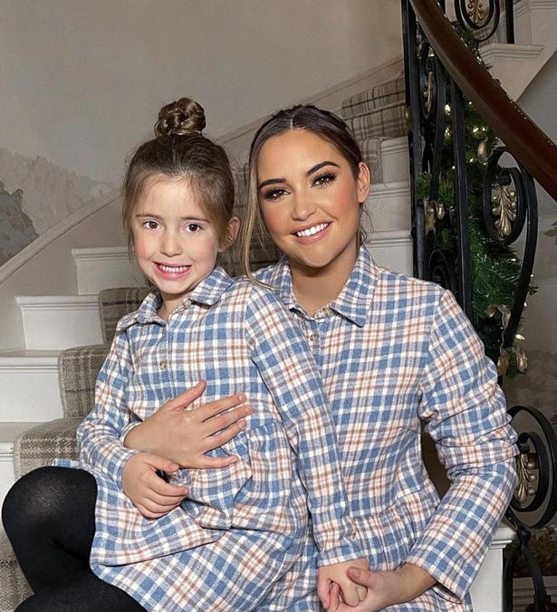 Jacqueline-Jossa-poses-alongside-daughter-Ella-in-adorable-new-photos-fashion-idea-0069