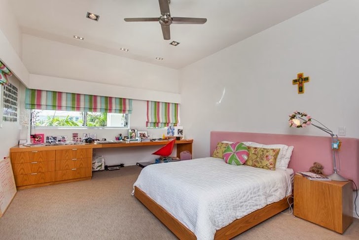 Second kid's bedroom in Classy contemporary house in Casuarina, Australia