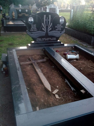 Grob Pejić Mije (pokojni) i Stane (živa)