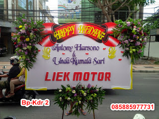 Toko karangan bunga di pare kediri menjual karangan bunga duka cita, belasungkawa, pernikahan atau wedding, selamat dan sukses, serah terima jabatan, promosi doktor, atau congratulation, handbouqet, bunga meja dan standing flower di pare kediri