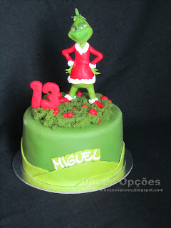 Bolo de aniversário com o Grinch de Natal