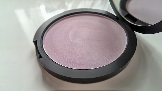 Dainty doll blusher in 001