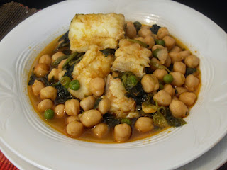 Potaje de garbanzos con bacalao, espinacas y guisantes