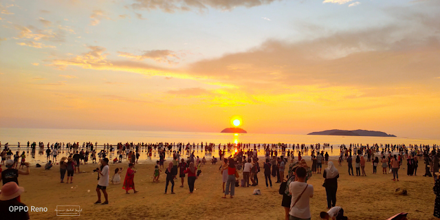 Melihat Matahari Terbenam di Pantai Tanjung Aru, Kota Kinabalu