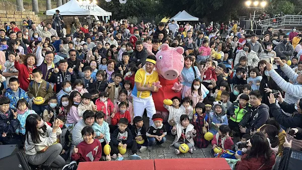 ▲彰化月影燈季「樂翻寒假」系列活動今日傍晚在八卦山大佛九龍池廣場登場。（記者林明佑攝）