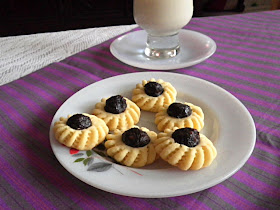 Fruit Tart Recipe @ http://treatntrick.blogspot.com