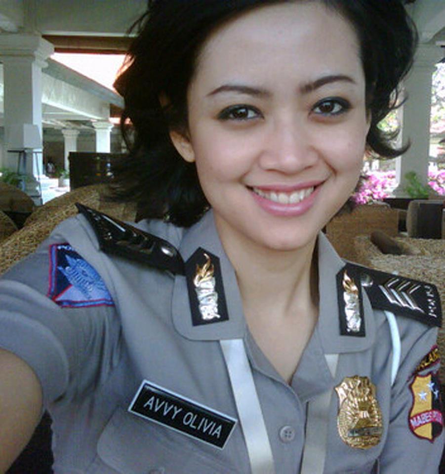 Profil Polwan Cantik  Brigadir Avvy Olivia SeoStarMoon