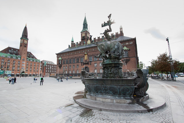 Radhuspladsen (Piazza del Municipio) e Radhus (Municipio)-Copenhagen
