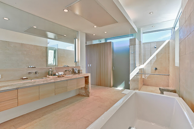 Large modern bahroom