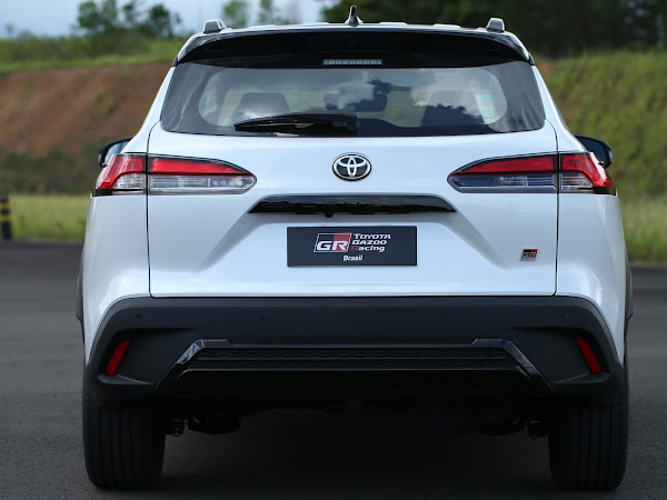 Toyota Corolla Cross GR-Sport 2023 chega ao Brasil - fotos e preços