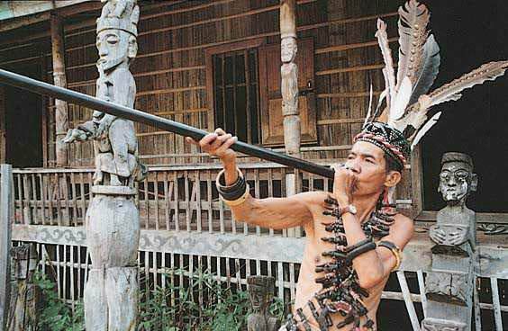 Kalanawan Sumpit senjata tradisional Dayak
