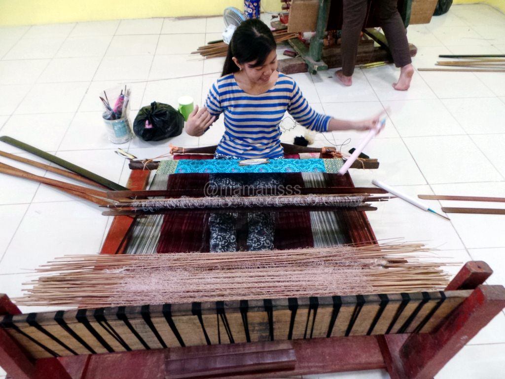 Melipir ke Pusat Kerajinan  Songket di  Palembang  Jurnal Maman