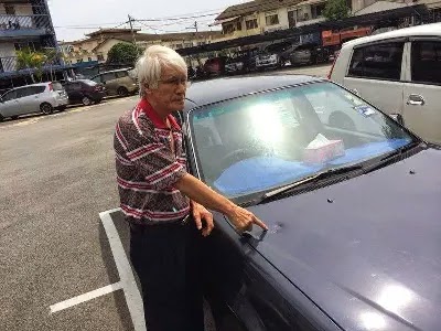 wanita mengamuk kereta kena langgar