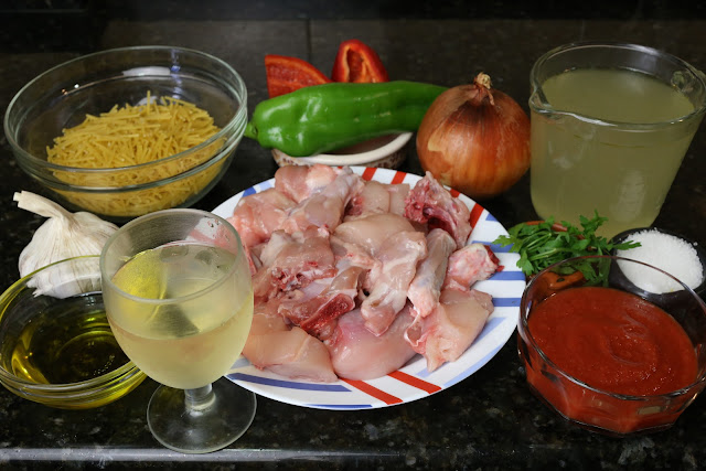 Ingredientes para guiso de pollo con fideos