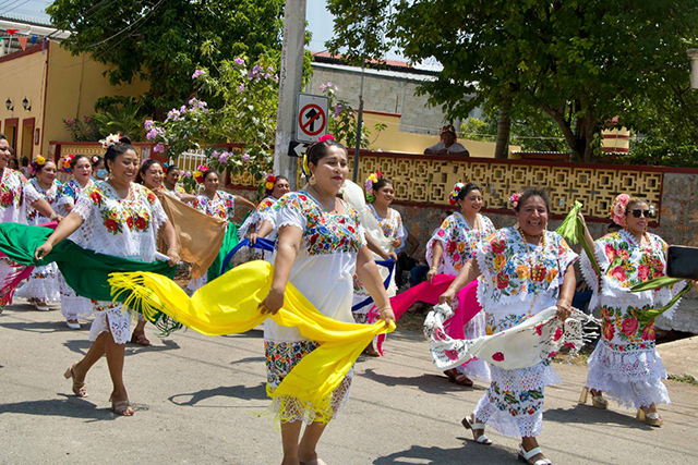 Comunidades educativas celebran con orgullo la lengua maya