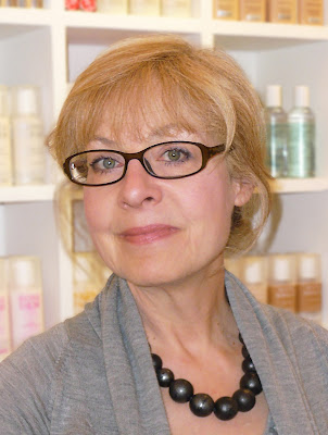 Lippie Chat - Lynne Sanders of Cosmetics a la Carte