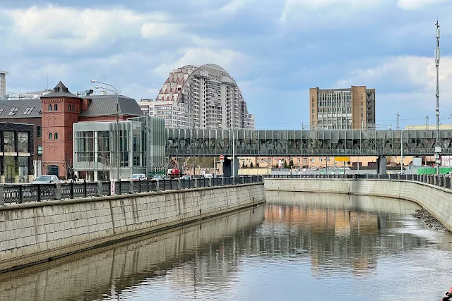 Рубцовская набережная, река Яуза, Семёновская набережная, пешеходный мост (построен в 2022 году)