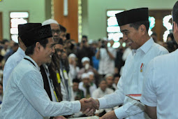 Jokowi Serahkan 204 Sertifikat Wakaf di Kota Bekasi