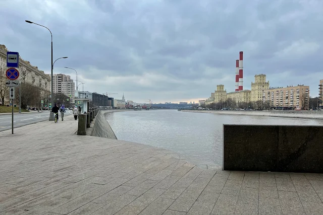 Ростовская набережная, Москва-река