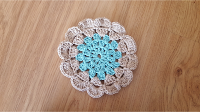 Spring crochet flower coasters - with free pattern
