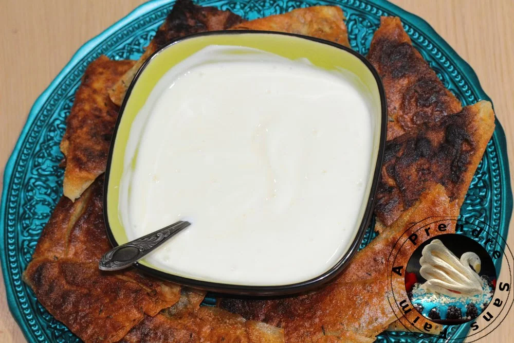 Feuilletés au parmesan et yaourt au miel