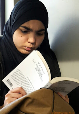 22 mars 2016, lecture, musulmane, bus, lire dans les tranports