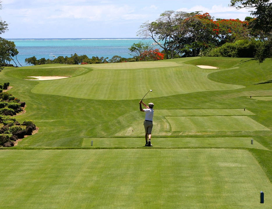 Ukuran Lapangan Golf  ATURAN PERMAINAN