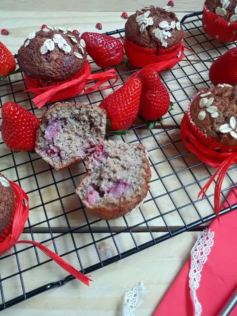 muffins fresas platano avena semillas de amapola saludables healtty fit magdalenas caseras sencillas ricas cuca desayuno merienda postre