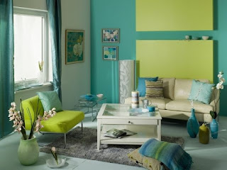 Sala decorada en turquesa y verde