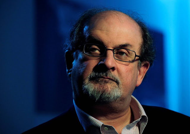 الاعتداء على الروائي الهندي " سلمان رشدي "...وهو الان على جهاز التنفس الاصطناعي