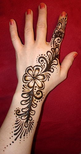 Latest Pakistani Hinna Mehndi Designs Pictures For Girls