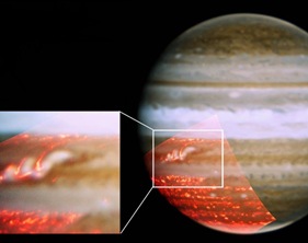 "Tempestade" no cinturão equatorial de Júpiter; no detalhe, a listra que está ficando escura novamente (Foto: JPL/NASA, Universidade de Oxford, Berkeley, Observatório Gemini)