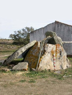 MENHIR / Anta do Pero de Alva, Castelo de Vide, Portugal