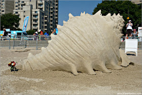 "Shellter" de Jonathan (Jobi) Bouchard en el Festival de Revere, Massachusetts