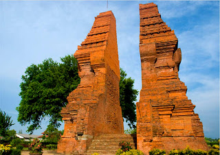  Kerajaan MAJAPAHIT adalah kerajaan terbesar di Asia tenggara yang pernah ada Candi Candi-Candi Peninggalan Kerajaan Majapahit 