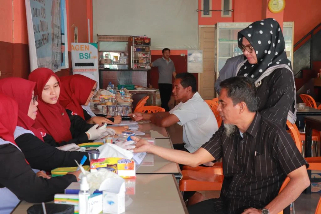 Sambut World Pharmacists Day (WPD) Ikatan Apoteker Indonesia (IAI) Pengurus Cabang Nagan Raya Gelar Bakti Sosial