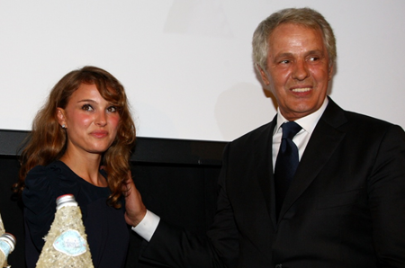 Natalie Portman e Giuliano Gemma ad un evento all’Hotel Des Baines durante il festival del cinema di Venezia, nel 2010