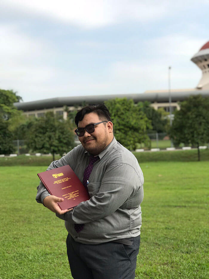 A Woman Got A Maternity Photoshoot With Her Ph.D. Thesis, And All Students Related