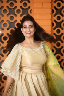 Anchor Manjusha New Stills At Chiranjeevi 63rd Birthday Celebrations