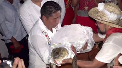 Mexican mayor weds crocodile