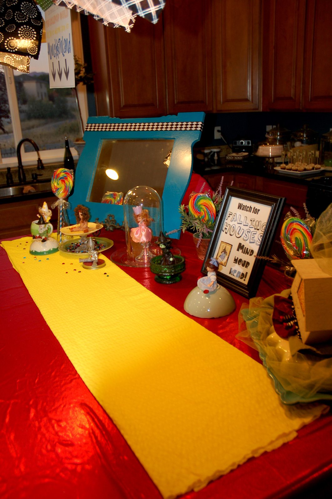 restlessrisa: WIZARD OF OZ party, part 3 - The Decor ...