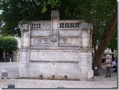 2011.07.24-025 fontaine Louis XII