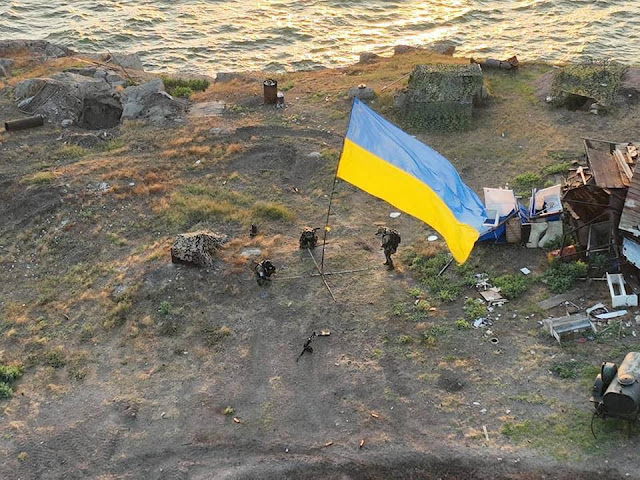 Photos depicting installation of Ukrainian flag on liberated Snake Island released