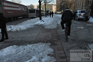 Fake-Winterdienst: "Geräumter Radweg" Veloroute 1 Sievekingplatz