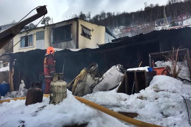 Incendio afecto a dos viviendas en Ushuaia