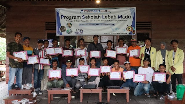 Program Sekolah Lebah Madu, Cara Mahasiswa UNP Wujudkan Hutan Lestari dan Masyarakat Cerdas di Mentawai