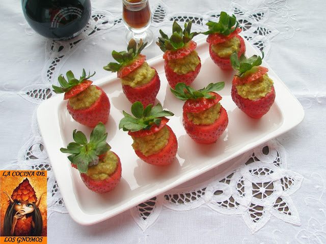 fresas-rellenas-con-crema-de-pistachos, strawberry-with-pistachio-cream-filliing