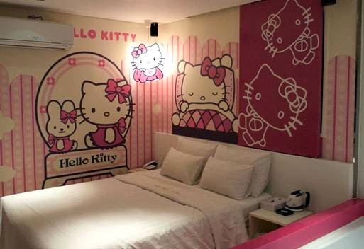 foto tempat tidur hello kitty