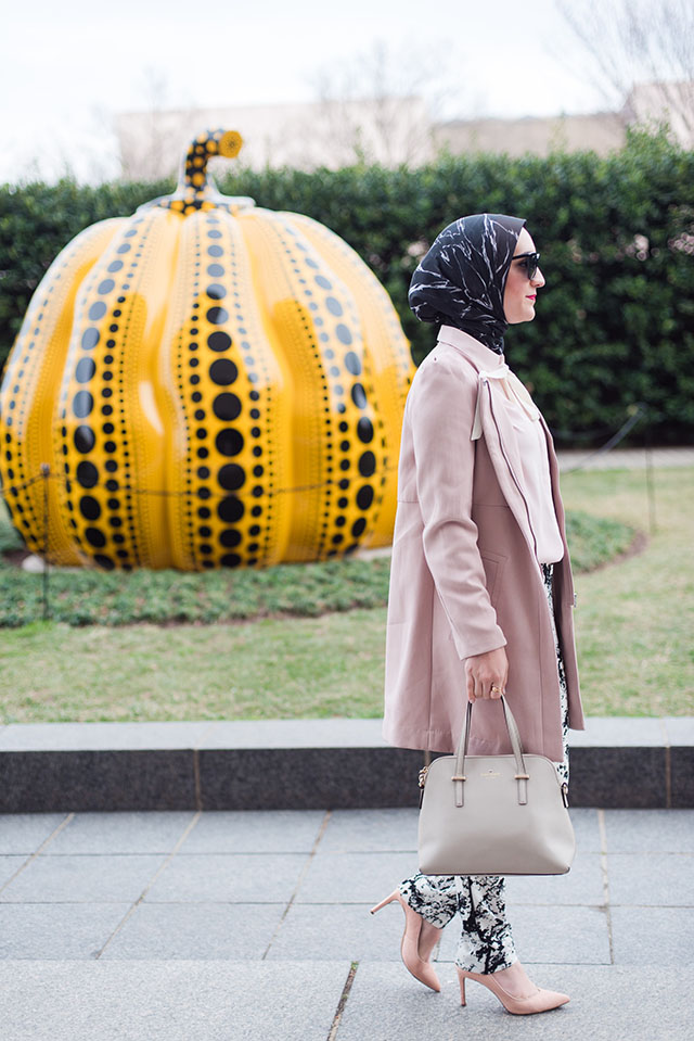 YAYOI KUSAMA INFINITY MIRRORS-HIRSHHORN MUSEUM-Fashion Blog-DC Fashion-Museum Outfit-Banana Republic-Haute Hijab Scarf-Pink Coat-Modest Fashion-Hijabi