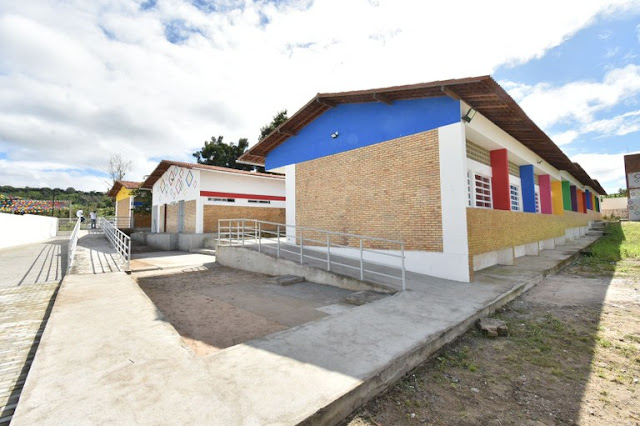 João Azevêdo entrega escola em Borborema e destaca investimentos em obras na região do Brejo